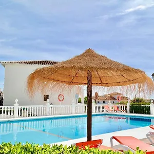 https://las-farolas-poolfront-in-mijas-costa.es-andalucia.com